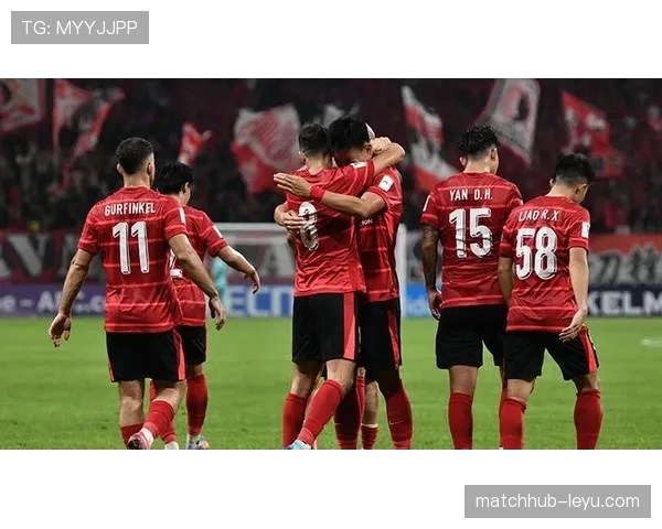 维尼修斯与本泽马状态回暖，攻防默契提升皇马战斗力