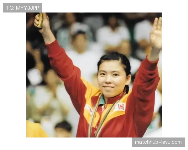 邓亚萍当年赢球后喝的那瓶水，现在看简直是凡尔赛鼻祖